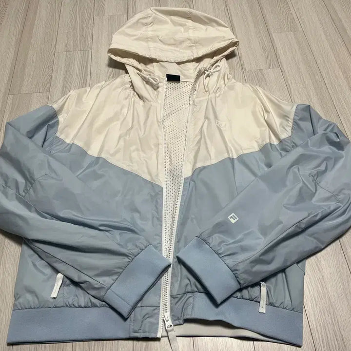 [BUNJANG] Fila Windbreaker Jacket Ivory/Blue [L] / 휠라 바람막이 자켓 아이보리/블루 [L/100]