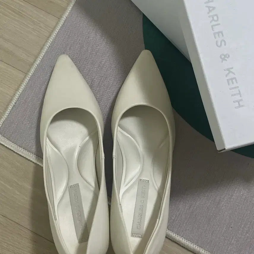 [BUNJANG] Charles &amp; Keith Ivory Heels / 찰스앤키스 아이보리 구두
