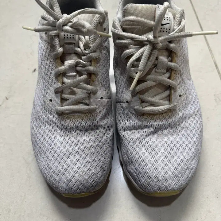 [SOLD OUT] 나이키 에어 흰색 운동화 250mm