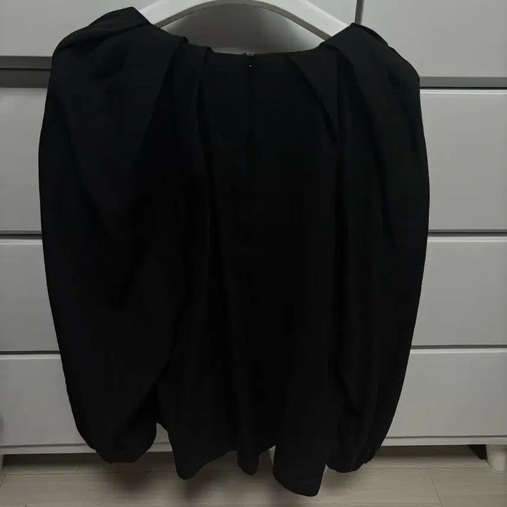 [BUNJANG] Kinder Salmon Scabra Black Blouse / 킨더살몬 scabra블라우스