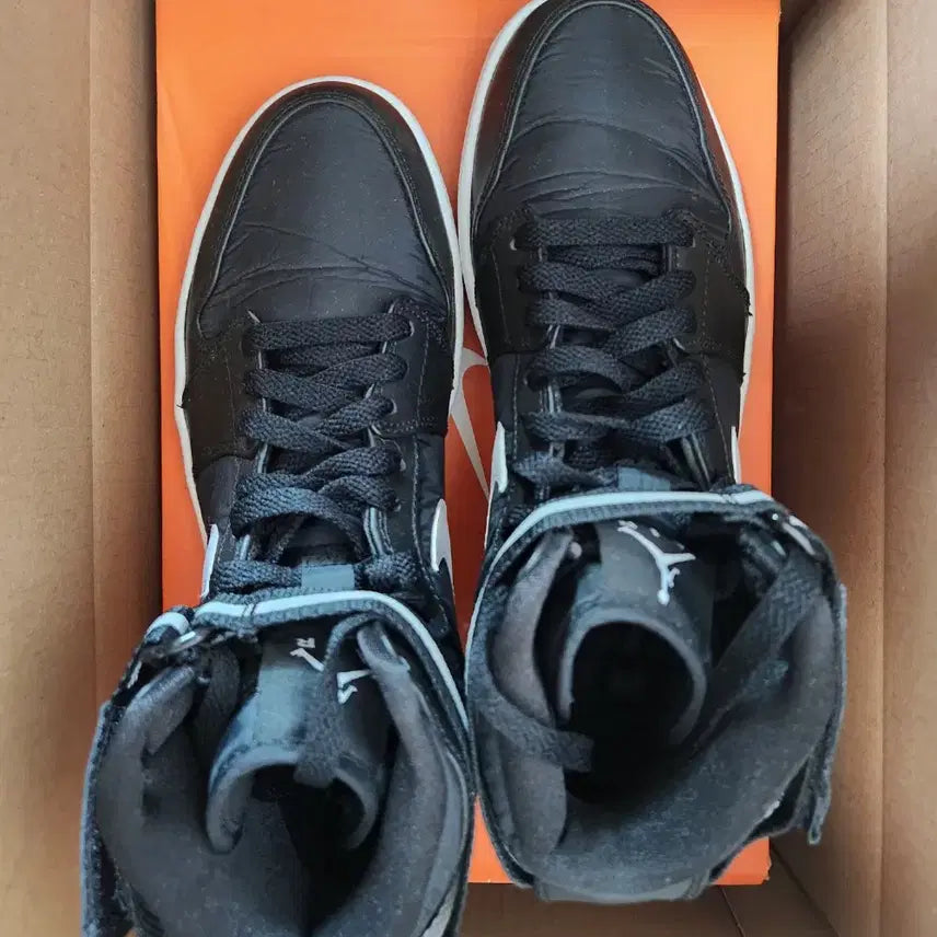 [BUNJANG] Nike Air Jordan 1 High Strap Black/White Sneakers / 나이키 조던1 하이 스트랩 블랙/화이트