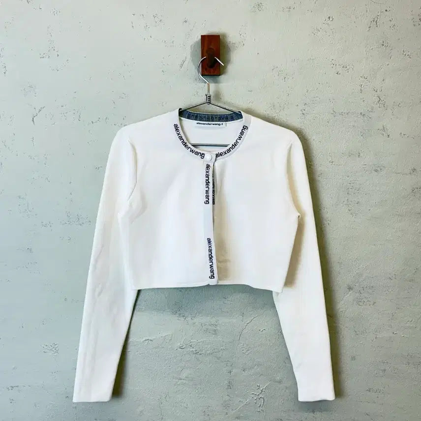 [SOLD OUT] [M] 알렉산더왕 로고 크롭 니트 가디건