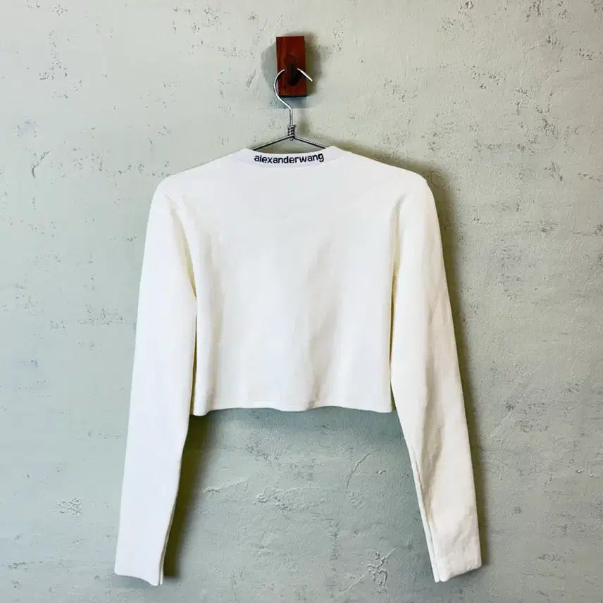 [SOLD OUT] [M] 알렉산더왕 로고 크롭 니트 가디건