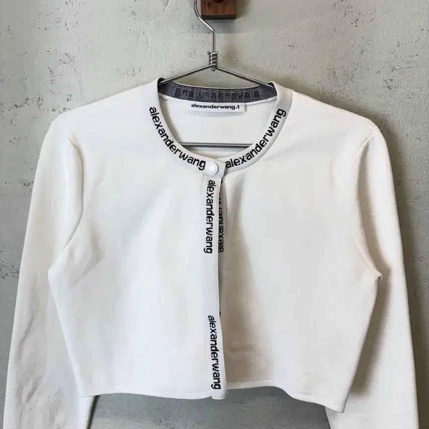 [SOLD OUT] [M] 알렉산더왕 로고 크롭 니트 가디건