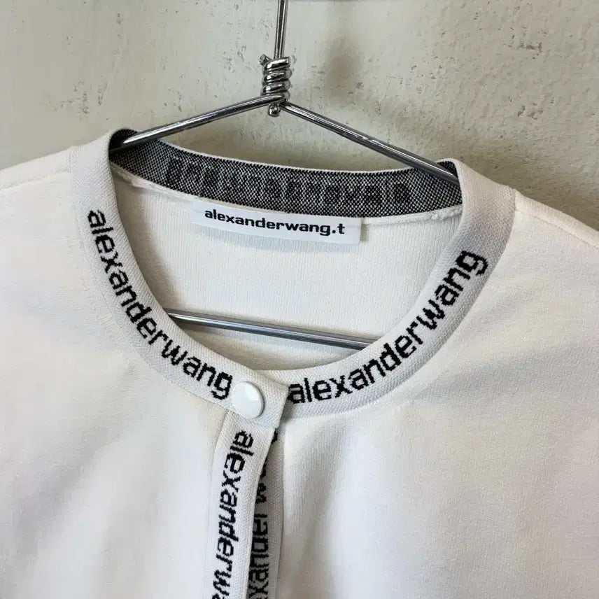 [SOLD OUT] [M] 알렉산더왕 로고 크롭 니트 가디건
