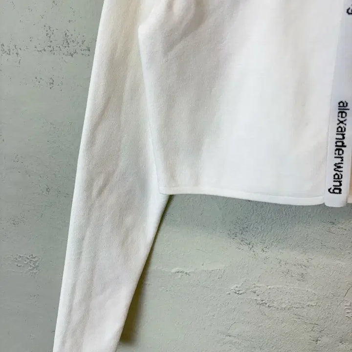 [SOLD OUT] [M] 알렉산더왕 로고 크롭 니트 가디건