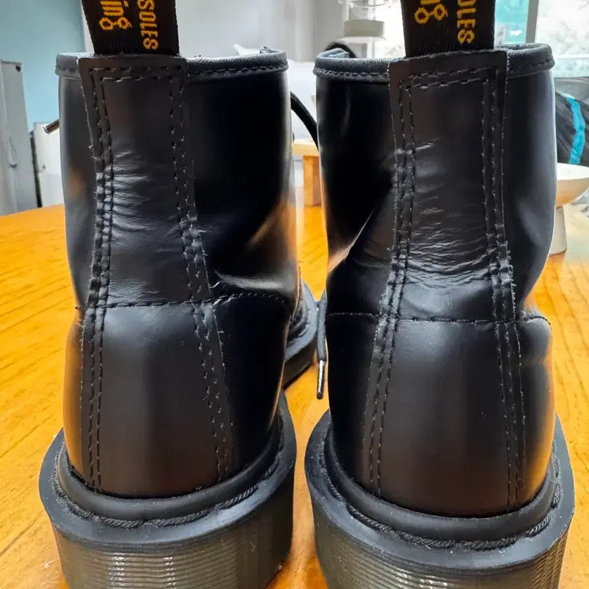 [BUNJANG] Dr. Martens 6-Hole Smooth Leather Boots / 닥터마틴6홀