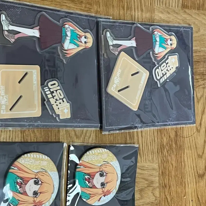 [BUNJANG] Zombiego Lee Yuri Acrylic Stand &amp; Badge Set / 좀비고 이유리 굿즈 아크릴 스탠드 + 뱃지 세트