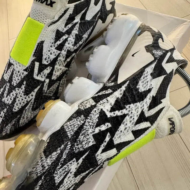 [SOLD OUT] 나이키 x 아크로님 에어 베이퍼맥스 목 2 라이트 본