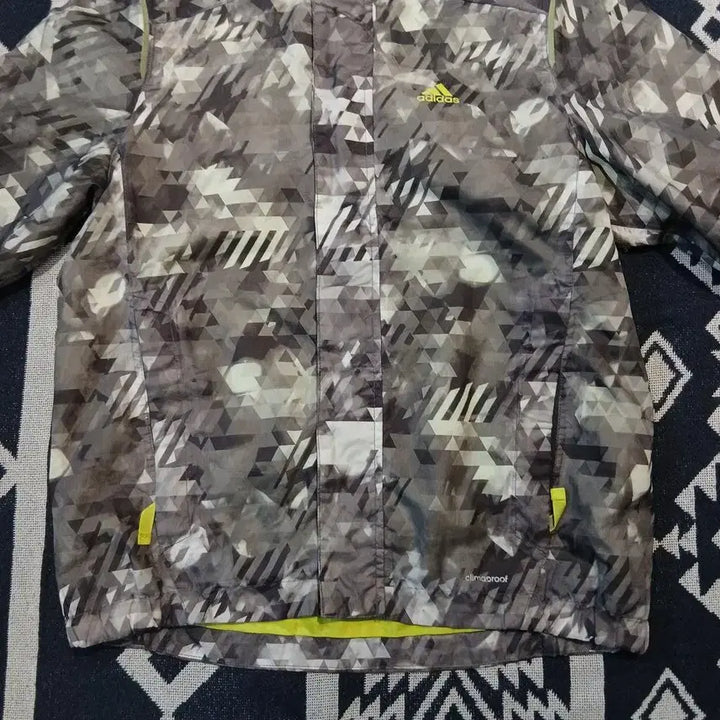 [BUNJANG] Adidas Outdoor Grey Reflective Logo Geometric Pattern Jacket / 아디다스 아웃도어 그레이 네온형광 리플렉티브 로고 기하학패턴 클라이마프루