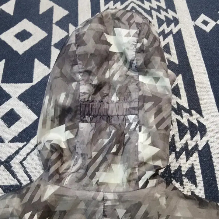 [BUNJANG] Adidas Outdoor Grey Reflective Logo Geometric Pattern Jacket / 아디다스 아웃도어 그레이 네온형광 리플렉티브 로고 기하학패턴 클라이마프루