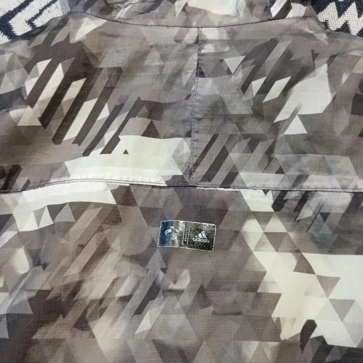 [BUNJANG] Adidas Outdoor Grey Reflective Logo Geometric Pattern Jacket / 아디다스 아웃도어 그레이 네온형광 리플렉티브 로고 기하학패턴 클라이마프루