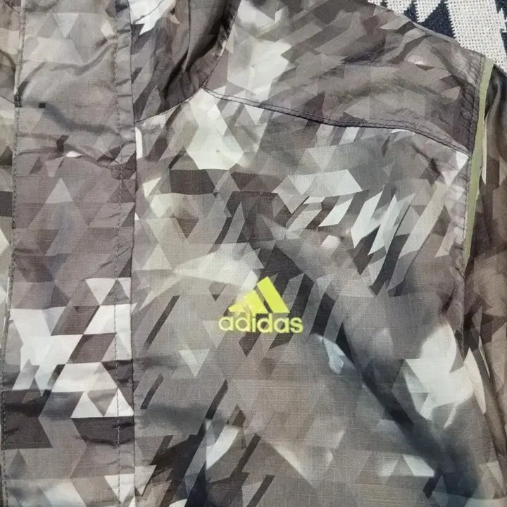 [BUNJANG] Adidas Outdoor Grey Reflective Logo Geometric Pattern Jacket / 아디다스 아웃도어 그레이 네온형광 리플렉티브 로고 기하학패턴 클라이마프루
