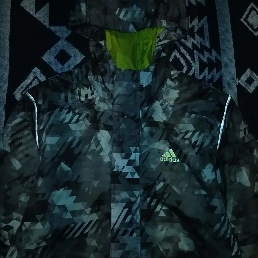 [BUNJANG] Adidas Outdoor Grey Reflective Logo Geometric Pattern Jacket / 아디다스 아웃도어 그레이 네온형광 리플렉티브 로고 기하학패턴 클라이마프루