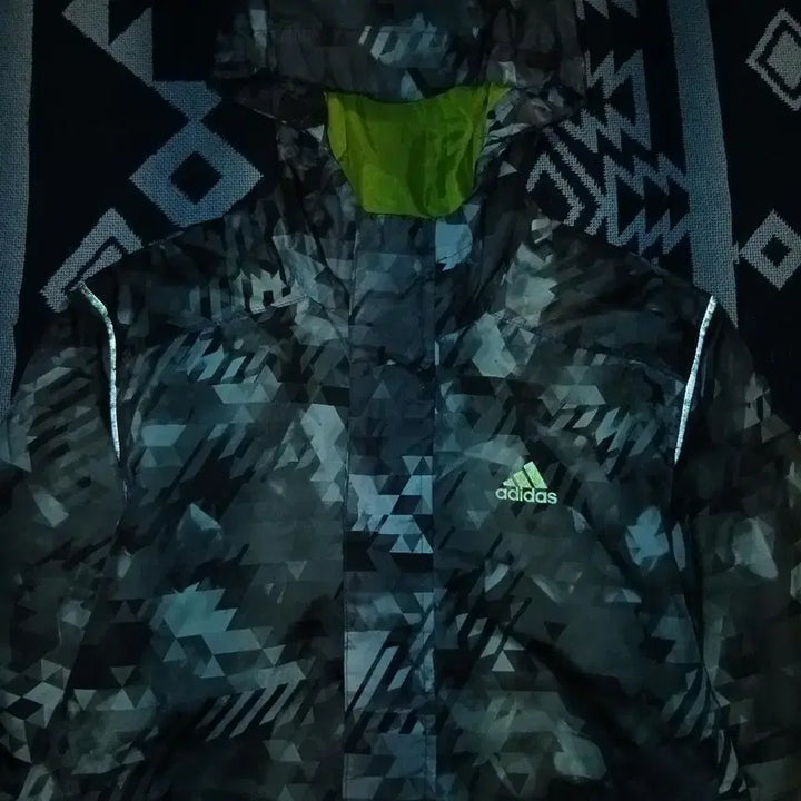 [BUNJANG] Adidas Outdoor Grey Reflective Logo Geometric Pattern Jacket / 아디다스 아웃도어 그레이 네온형광 리플렉티브 로고 기하학패턴 클라이마프루