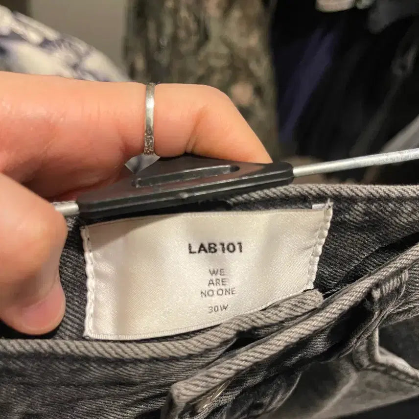 [BUNJANG] 101 Side Slit Stone Wash Denim Pants / 랩 101 사이드 절개 디테일 스톤워시 데님팬츠