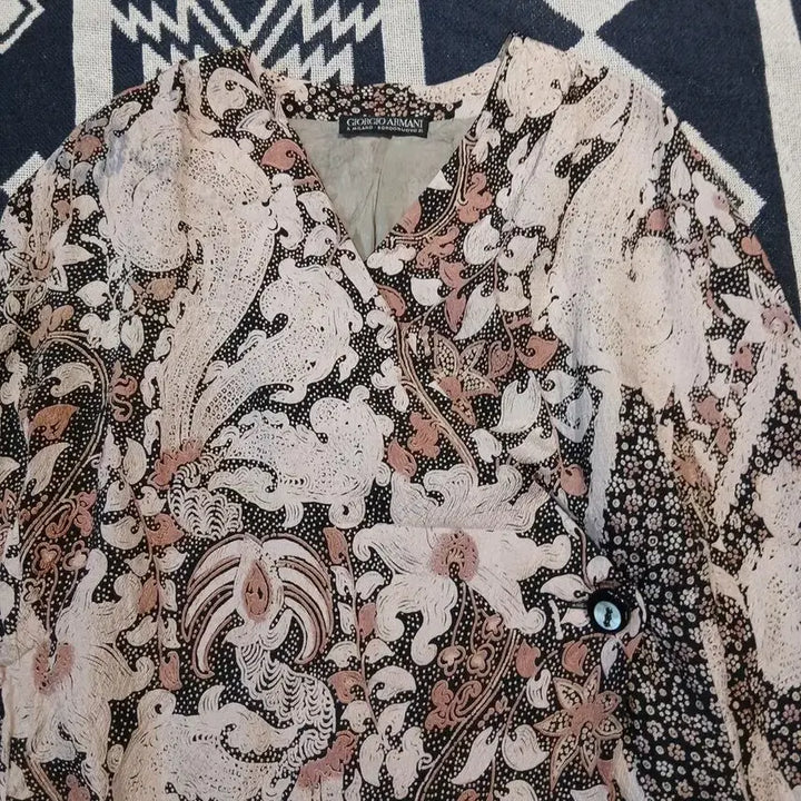 [BUNJANG] Giorgio Armani Floral Pattern Wrap Blouse / 조르지오 아르마니 핑크 멀티컬러 플라워 플로랄패턴 원버튼 브이넥 랩 블라