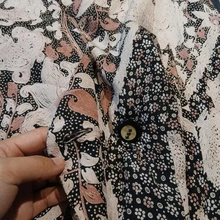 [BUNJANG] Giorgio Armani Floral Pattern Wrap Blouse / 조르지오 아르마니 핑크 멀티컬러 플라워 플로랄패턴 원버튼 브이넥 랩 블라