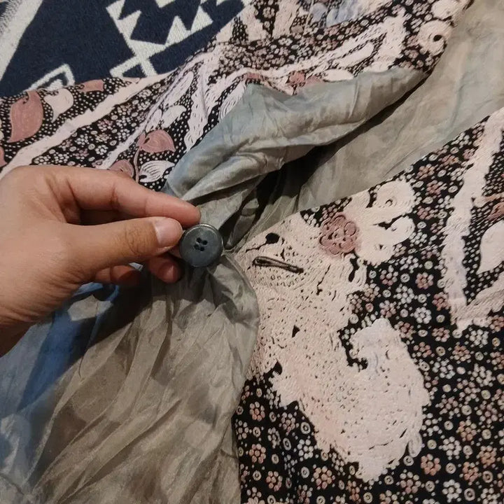 [BUNJANG] Giorgio Armani Floral Pattern Wrap Blouse / 조르지오 아르마니 핑크 멀티컬러 플라워 플로랄패턴 원버튼 브이넥 랩 블라