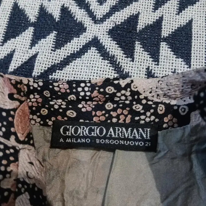 [BUNJANG] Giorgio Armani Floral Pattern Wrap Blouse / 조르지오 아르마니 핑크 멀티컬러 플라워 플로랄패턴 원버튼 브이넥 랩 블라