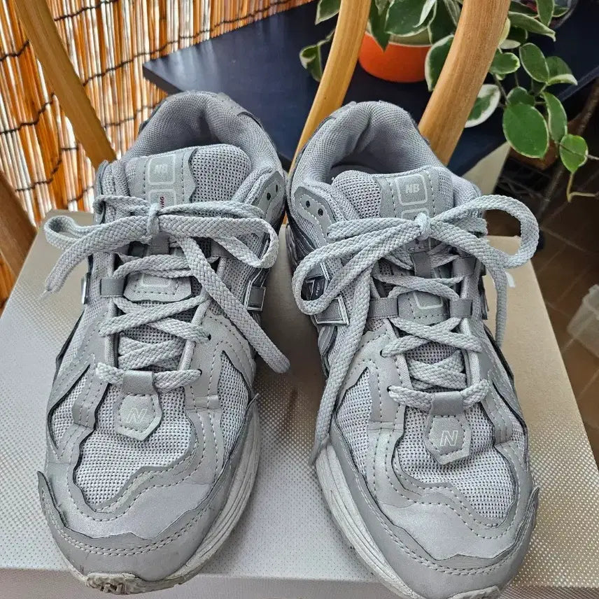 [BUNJANG] New Balance 1906D Silver Sneakers / 뉴발란스 1906D 실버 운동화