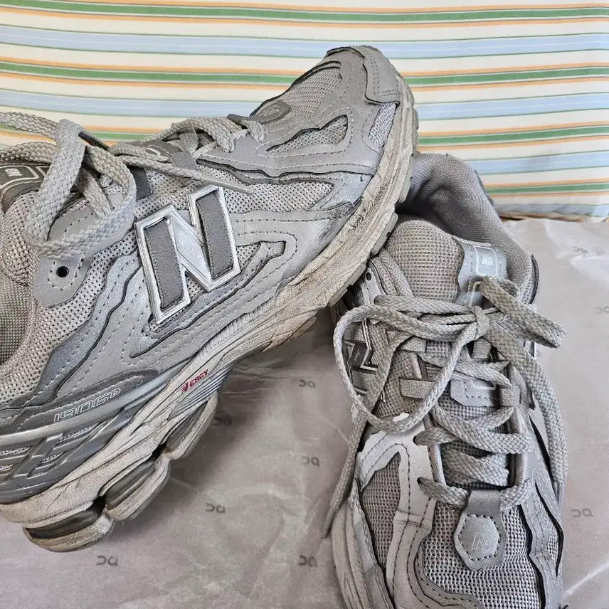 [BUNJANG] New Balance 1906D Silver Sneakers / 뉴발란스 1906D 실버 운동화