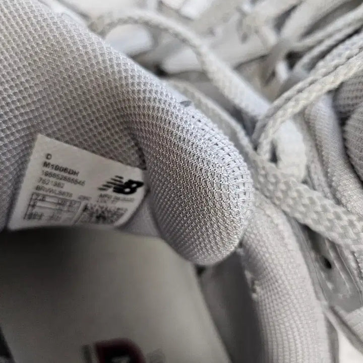 [BUNJANG] New Balance 1906D Silver Sneakers / 뉴발란스 1906D 실버 운동화