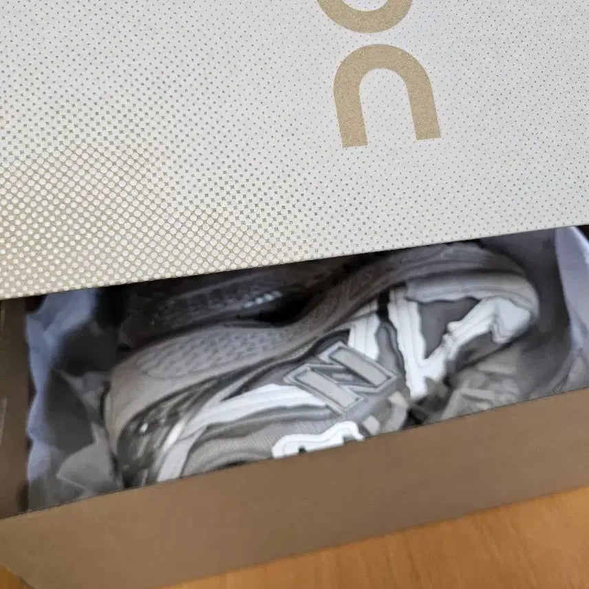 [BUNJANG] New Balance 1906D Silver Sneakers / 뉴발란스 1906D 실버 운동화