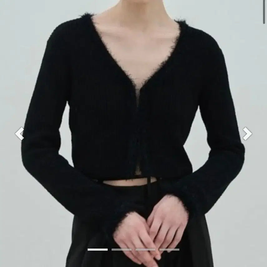 [BUNJANG] Diagonal Fur Trimmed Cardigan Black / 다이애그널 퍼 트리밍 가디건 블랙