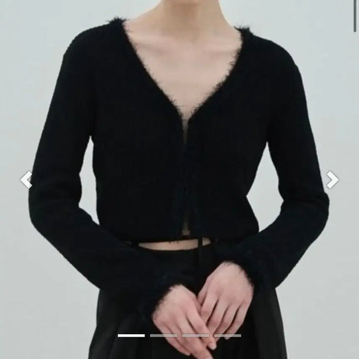 [BUNJANG] Diagonal Fur Trimmed Cardigan Black / 다이애그널 퍼 트리밍 가디건 블랙
