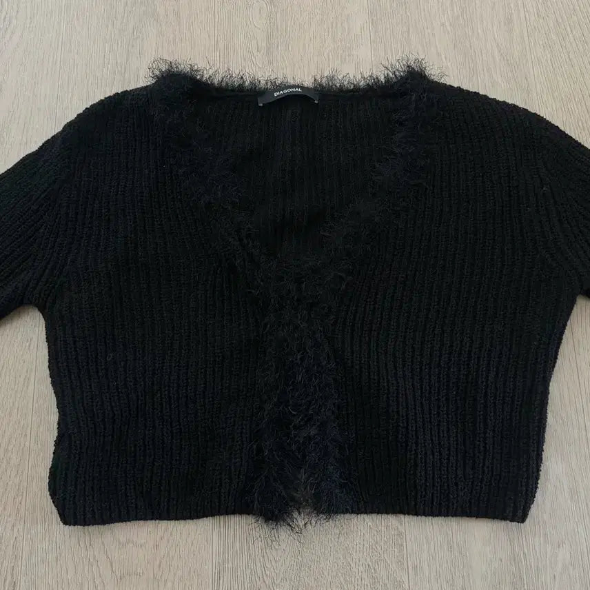 [BUNJANG] Diagonal Fur Trimmed Cardigan Black / 다이애그널 퍼 트리밍 가디건 블랙