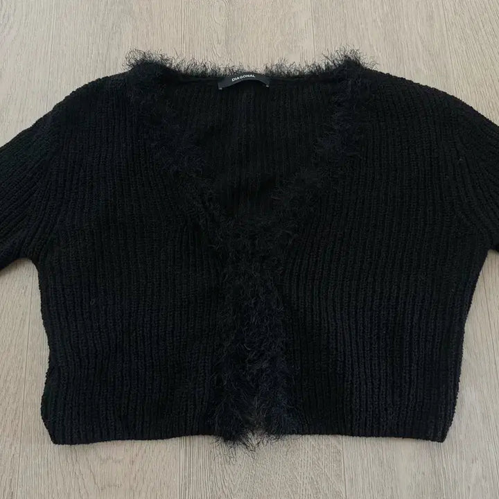 [BUNJANG] Diagonal Fur Trimmed Cardigan Black / 다이애그널 퍼 트리밍 가디건 블랙