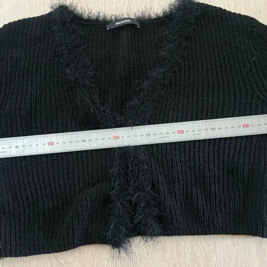 [BUNJANG] Diagonal Fur Trimmed Cardigan Black / 다이애그널 퍼 트리밍 가디건 블랙