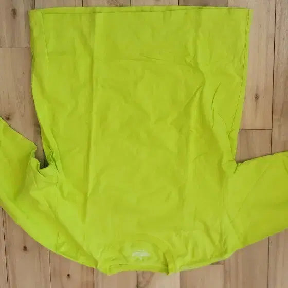 [BUNJANG] GU Lime Green Long Sleeve Shirt / GU 라임색 긴팔 티셔츠