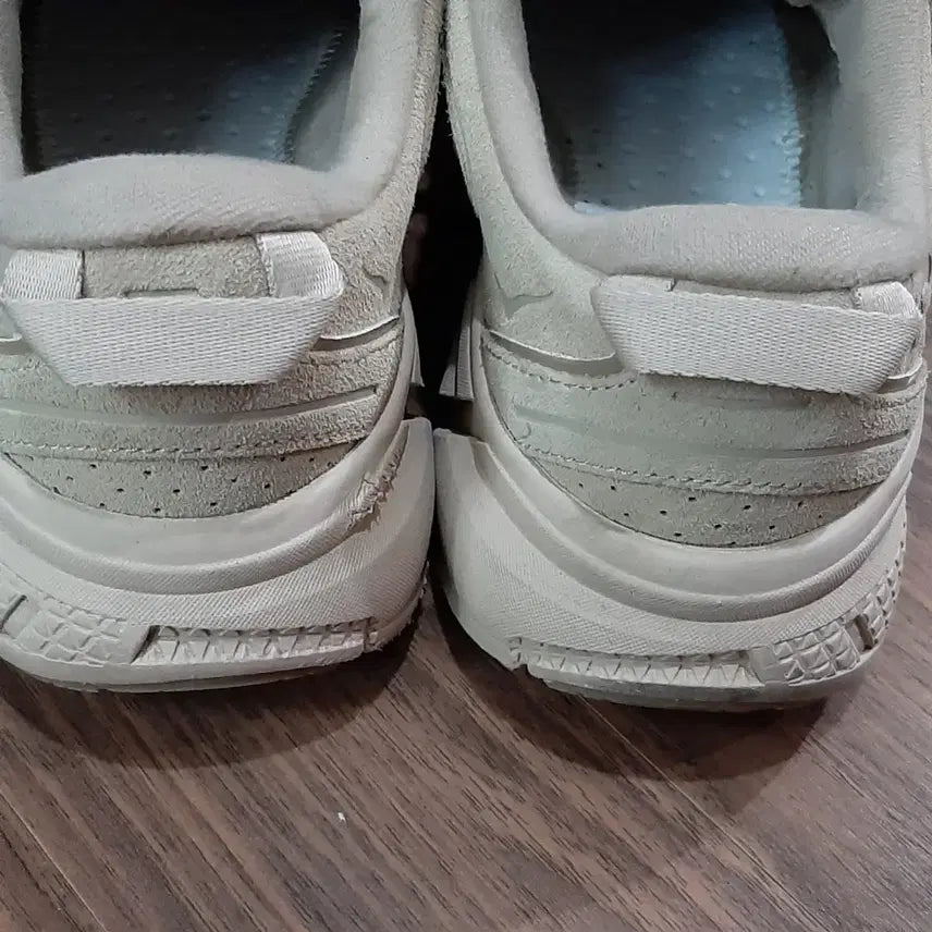 [BUNJANG] Hoka One One Suede Sneakers Beige 270 / 호카오네오네 스웨이드 운동화 베이지270