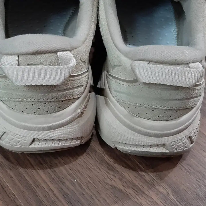 [BUNJANG] Hoka One One Suede Sneakers Beige 270 / 호카오네오네 스웨이드 운동화 베이지270