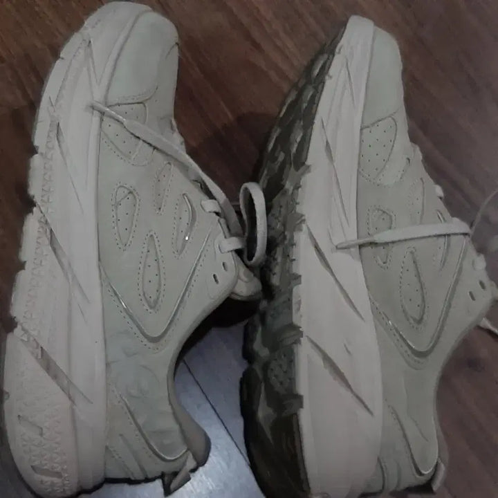 [BUNJANG] Hoka One One Suede Sneakers Beige 270 / 호카오네오네 스웨이드 운동화 베이지270