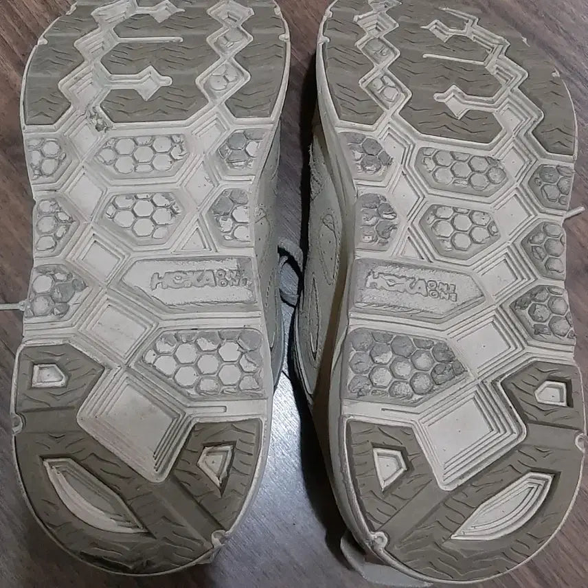 [BUNJANG] Hoka One One Suede Sneakers Beige 270 / 호카오네오네 스웨이드 운동화 베이지270