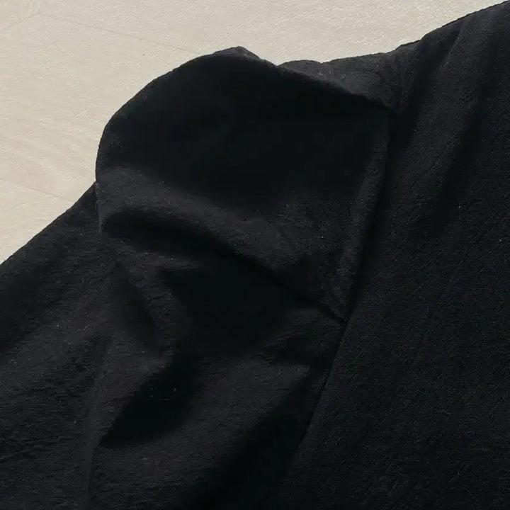 [BUNJANG] Black Long Sleeve Puff Sleeve Blouse / 블랙 긴팔 퍼프 소매 블라우스