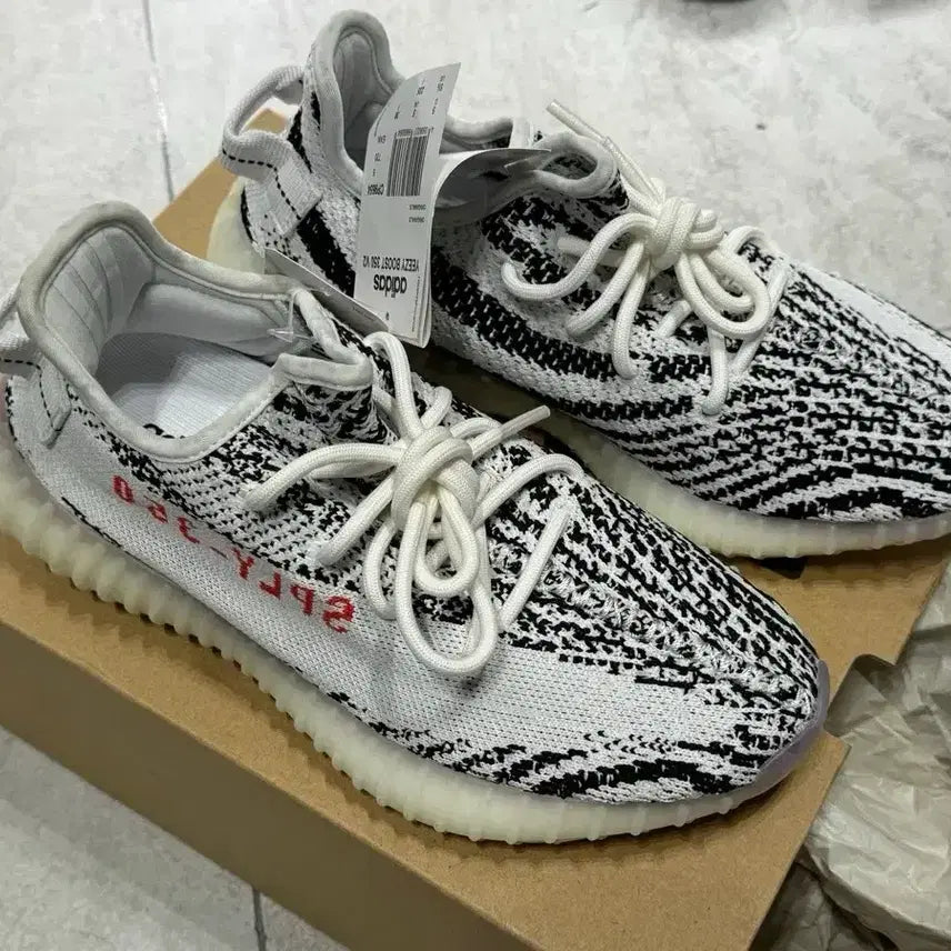 [BUNJANG] Adidas Yeezy Boost 350 V2 Zebra Sneakers / 아디다스 이지부스트 350 V2 제브라