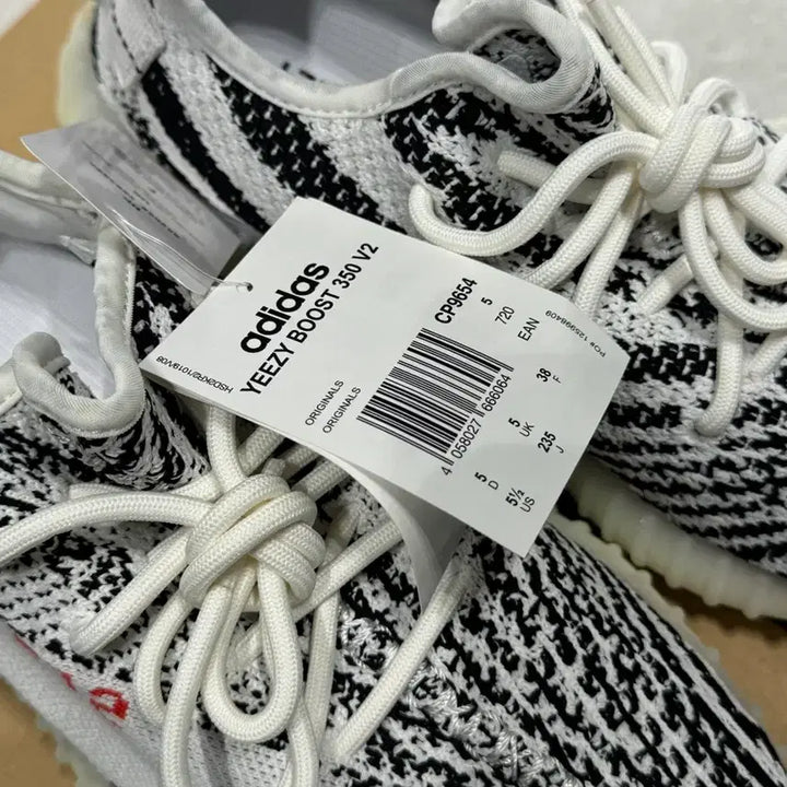 [BUNJANG] Adidas Yeezy Boost 350 V2 Zebra Sneakers / 아디다스 이지부스트 350 V2 제브라