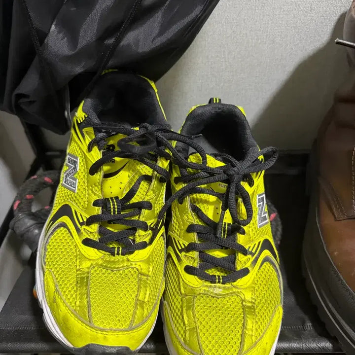 [BUNJANG] New Balance 530 Yellow Sneakers / 뉴발란스 530 옐로우 운동화 255