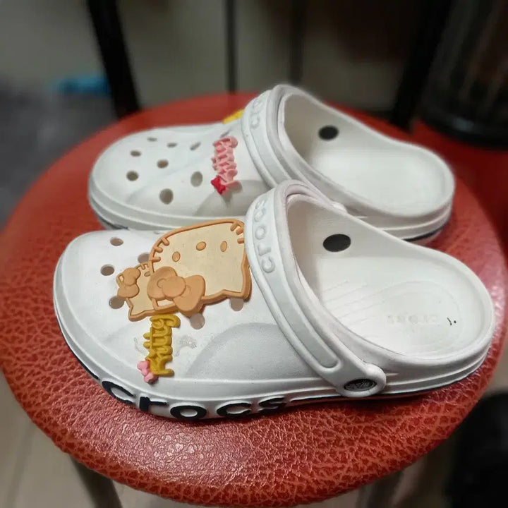 [BUNJANG] Crocs White Sandals with Jibbitz (230) / 크록스 화이트 샌들 + 지비츠 장식230