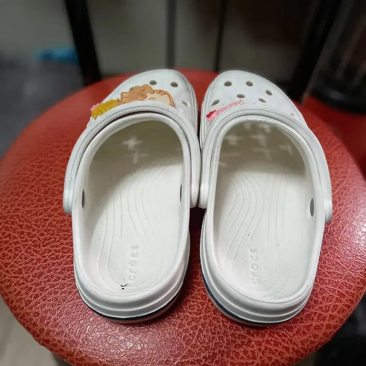 [BUNJANG] Crocs White Sandals with Jibbitz (230) / 크록스 화이트 샌들 + 지비츠 장식230