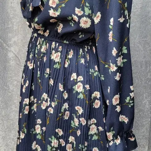 [BUNJANG] Romantic Navy Floral Tie Pleated Dress / 로맨틱 네이비 플라워 타이 플리츠 원피스