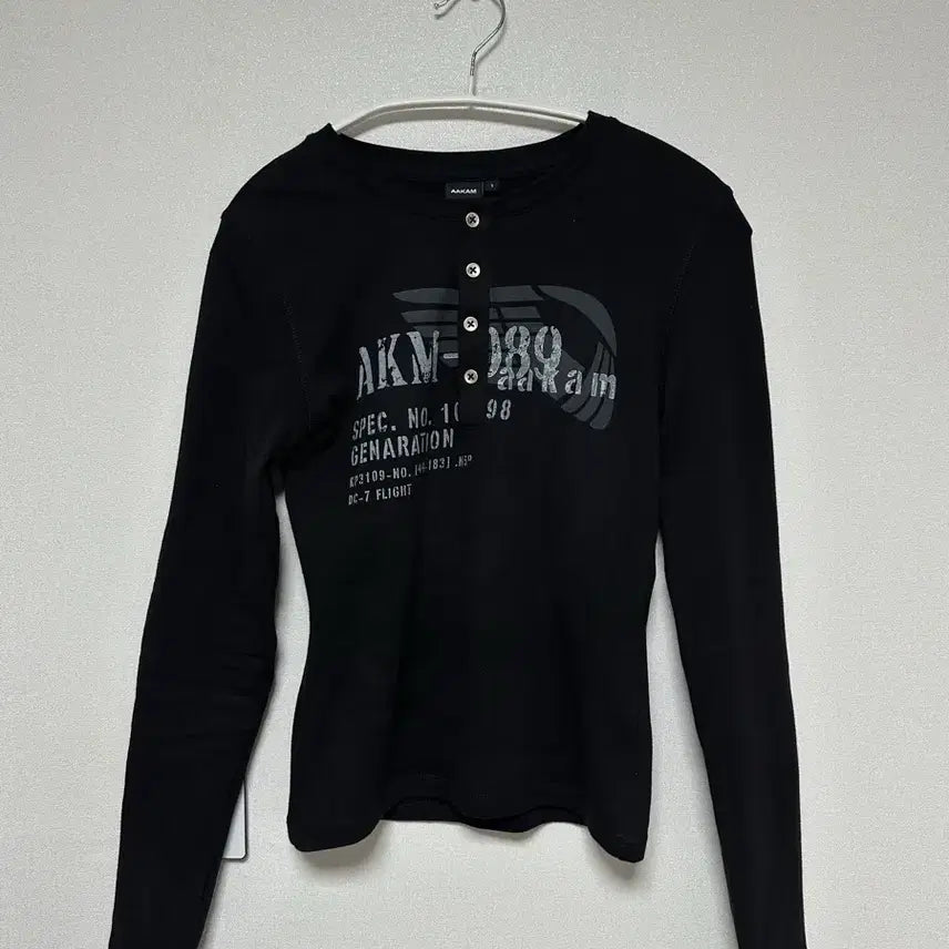 [BUNJANG] Arkam Button Lettering Long Sleeve / 아캄 Button Lettering 롱슬리브