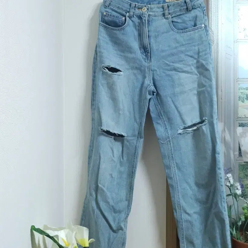 [BUNJANG] Hansome Time 2022 Distressed Straight Denim Pants / 한섬 타임 2022 디스트로이드 스트레이트 데님 팬츠