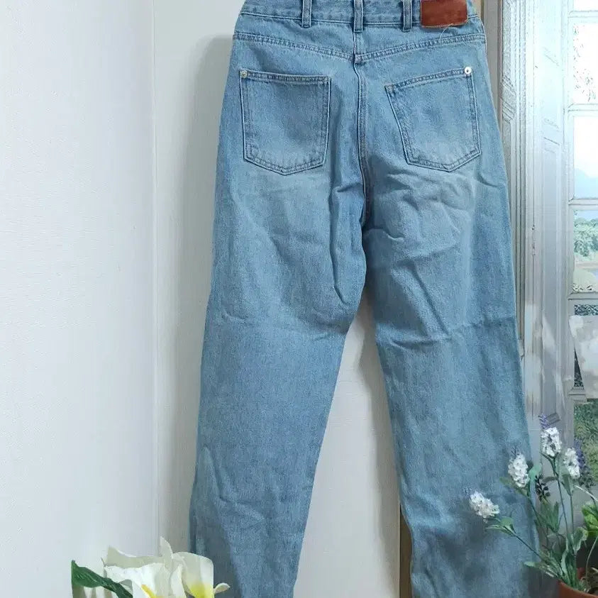 [BUNJANG] Hansome Time 2022 Distressed Straight Denim Pants / 한섬 타임 2022 디스트로이드 스트레이트 데님 팬츠