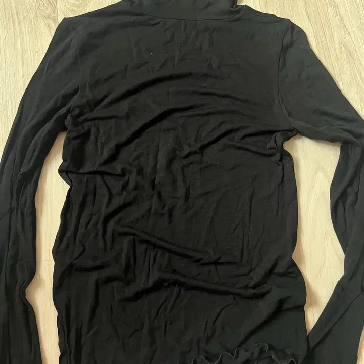 [BUNJANG] Ruffle Frill Turtleneck Top / 러플 프릴 디테일 목폴라티