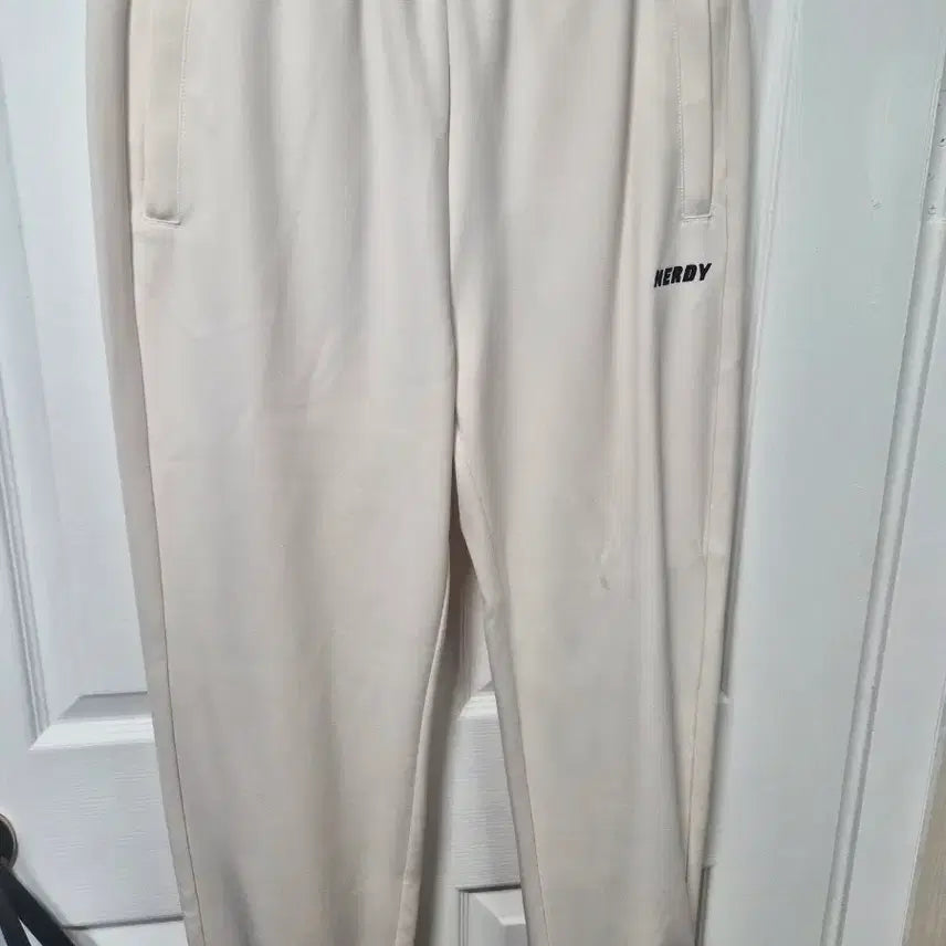 [BUNJANG] Nerdy Ivory Training Pants / 널디 아이보리 트레이닝 바지